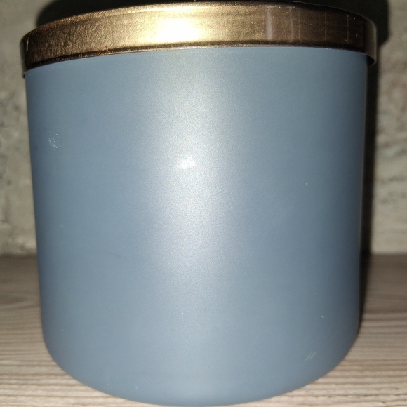 Bath & Body Works BEACH WEATHER Michael R. Carey 3-Wick Candle. 14.5oz. NEW! - Picture 3 of 6